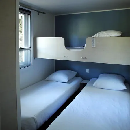 Kamp alanı De La Base Nautique *